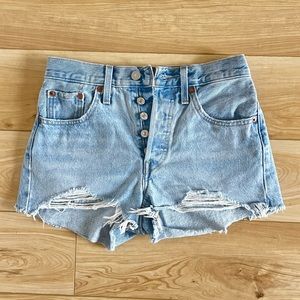 LEVI’S WOMEN’S PREMIUM 501 ORIGINAL SHORTS | LIGHT INDIGO LUXUR HEAT | SIZE 25